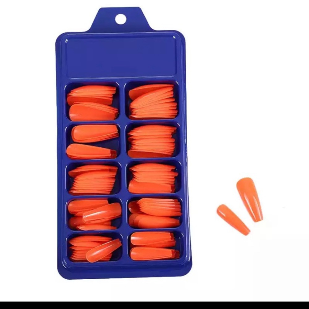 Press on nails